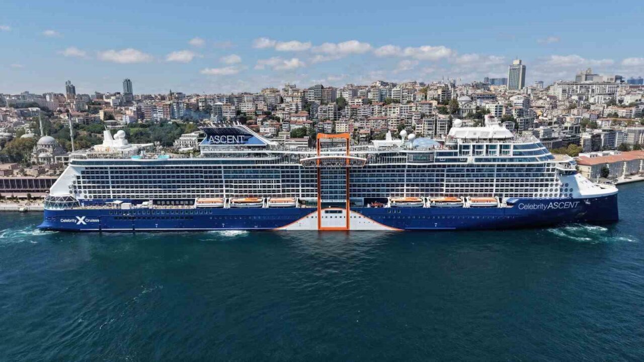 İstanbul Boğazı’nda dev yolcu gemisi 27 Bülten Medya -