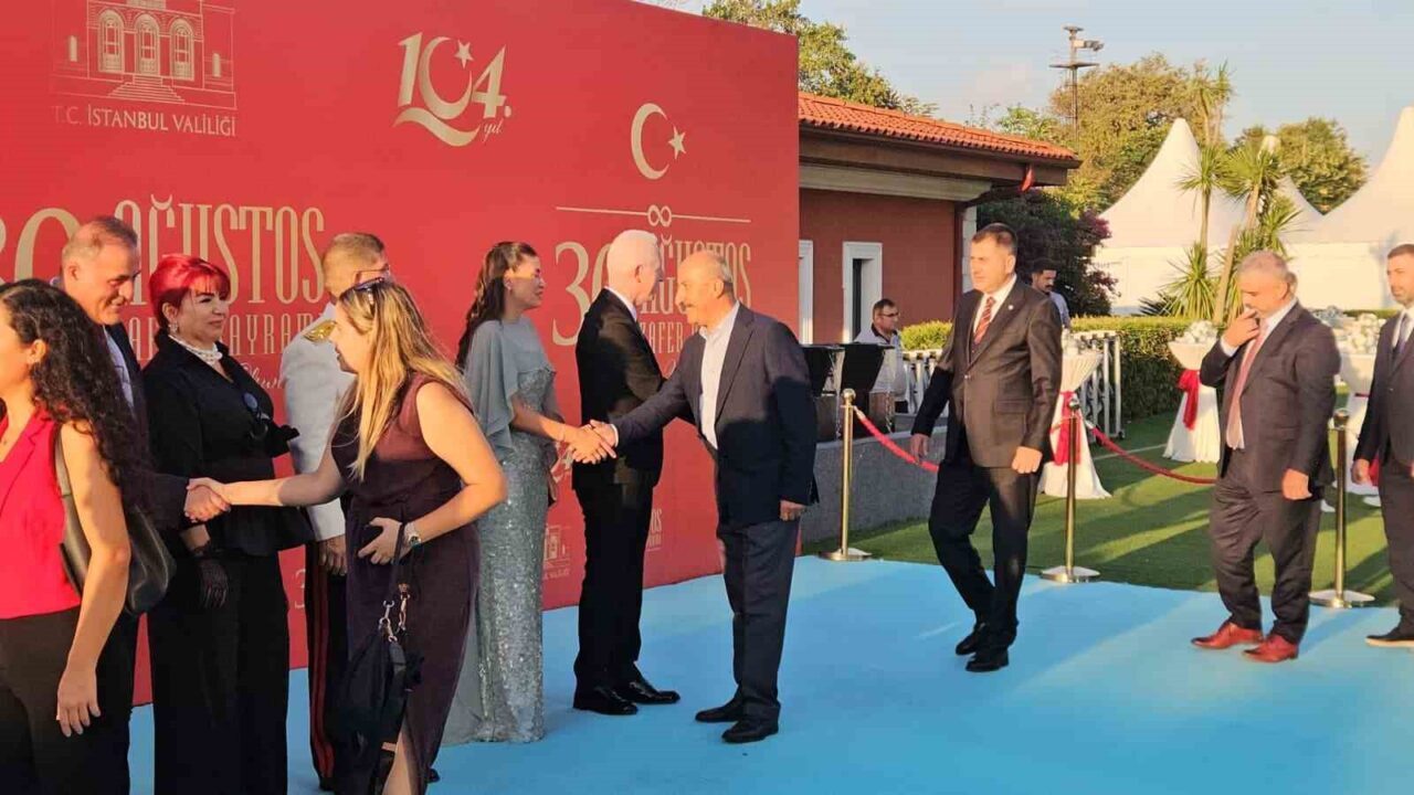 İstanbul Valiliğinden "30 Ağustos Zafer Bayramı" resepsiyonu 18 Bülten Medya -