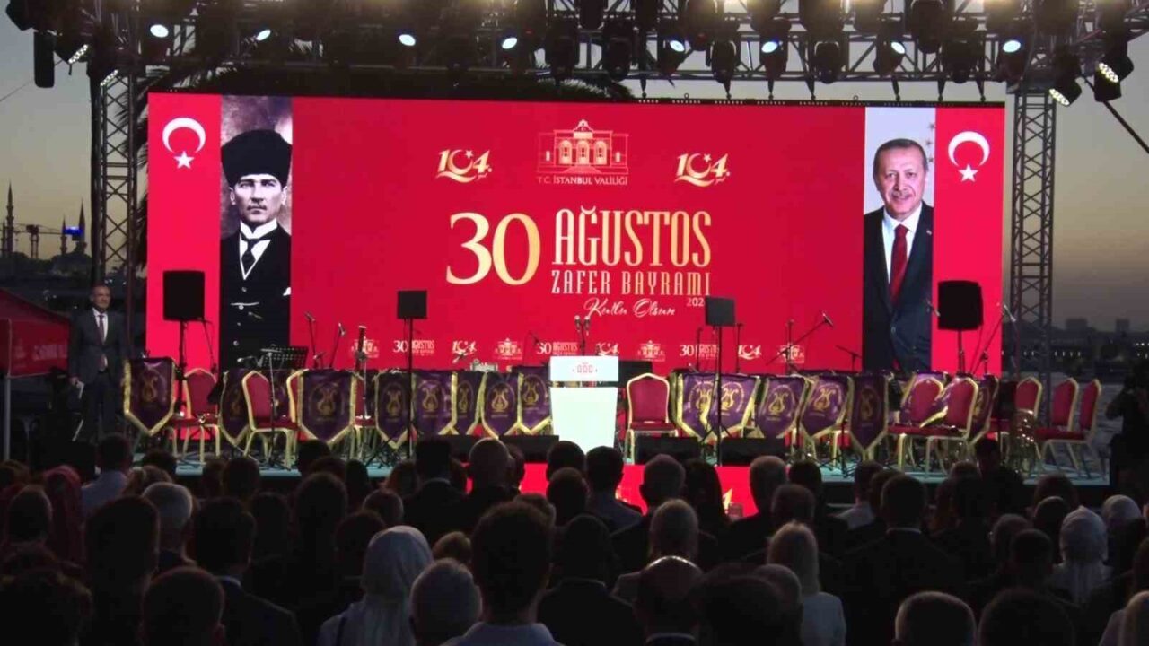 İstanbul Valiliğinden "30 Ağustos Zafer Bayramı" resepsiyonu 16 Bülten Medya -