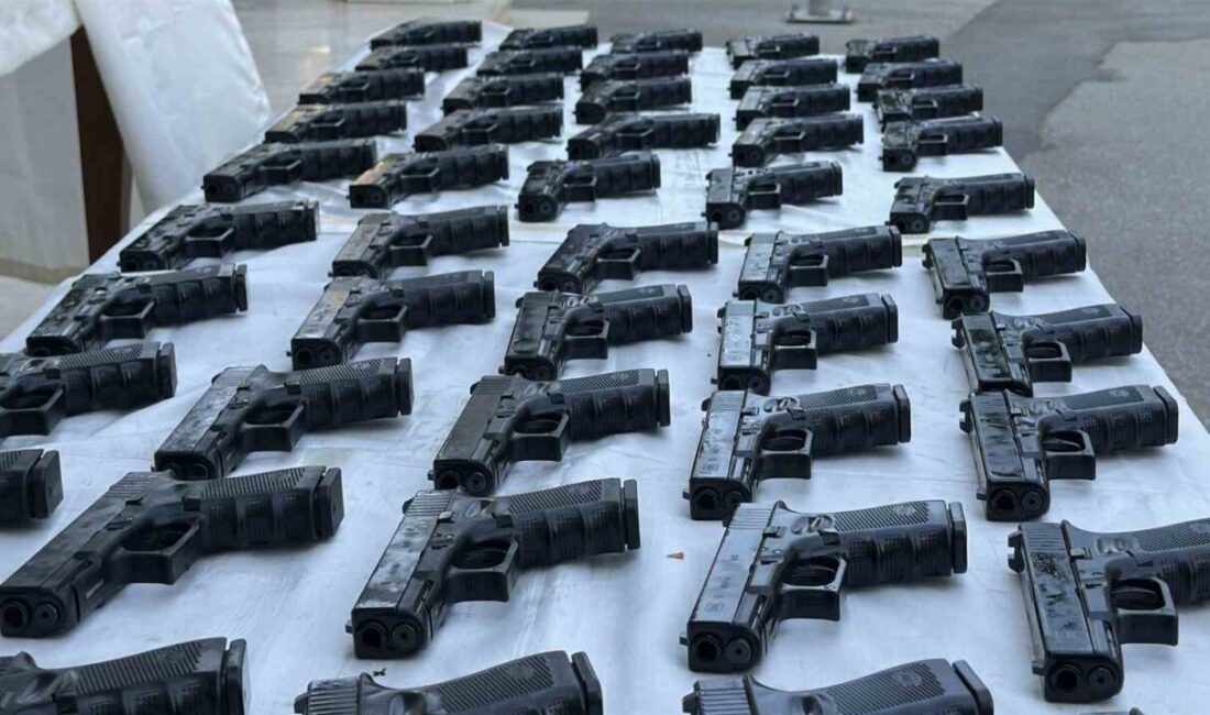 Sakarya’da polis ekiplerince düzenlenen operasyonda, Konya’dan Kocaeli ve İstanbul’a silah