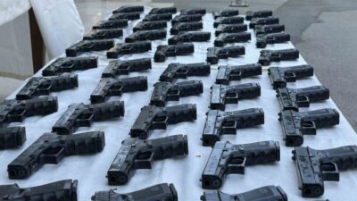 Sakarya’da polis ekiplerince düzenlenen operasyonda, Konya’dan Kocaeli ve İstanbul’a silah