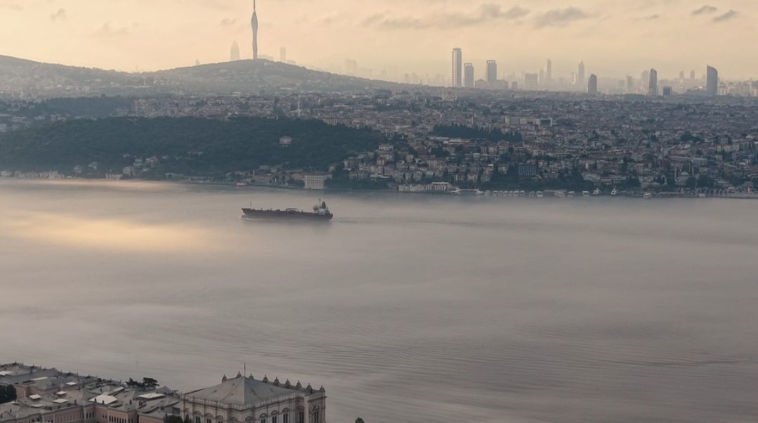 Şehir Hatları, İstanbul’da sabah saatlerinde etkili olan sis nedeniyle, 15
