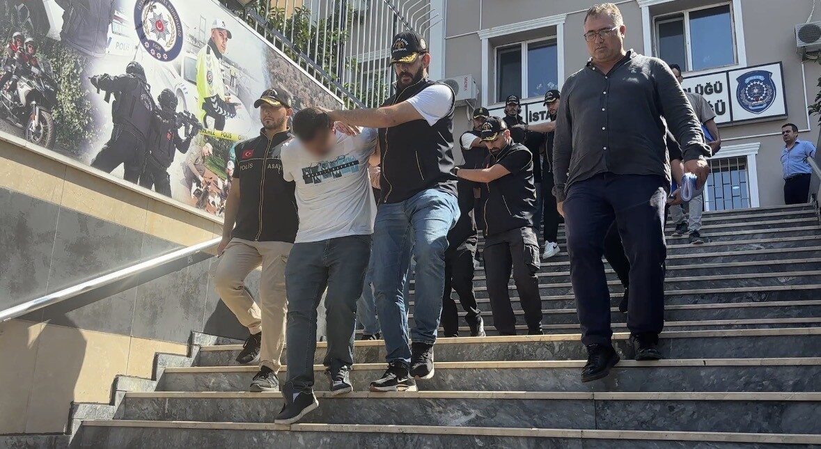 İstanbul’da toplu taşımada yankesicilik yapan şebekeye operasyon 4 Bülten Medya -