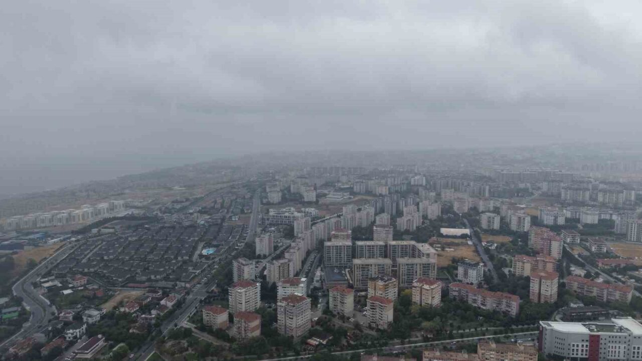 İstanbul Semalarında Şaşırtan Görüntü! Yüzlerce Leylek Göç Yolunda 1 Bülten Medya -