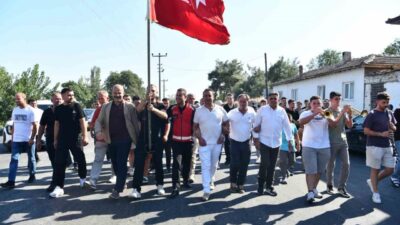 Balıkesir Büyükşehir Belediye Başkanı Ahmet Akın, İvrindi’nin Kocaeli Mahallesi’nde yıllardır