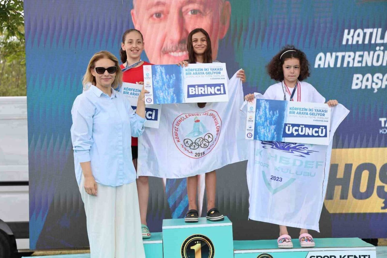 İzmit Körfezi’ni yüzerek geçtiler 31 Bülten Medya -