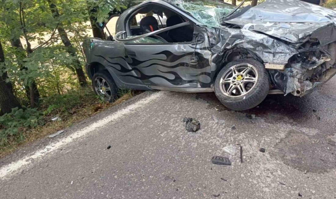 İzmit’te iki otomobil çarpıştı: 3 yaralı Kocaeli’nin İzmit ilçesinde iki otomobilin çarpışması sonucu meydana gelen kazada