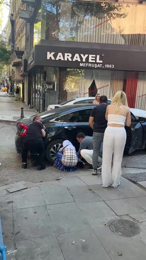 İzmit’te otomobilin çarptığı çocuk aracın altında kaldı 4 Bülten Medya -