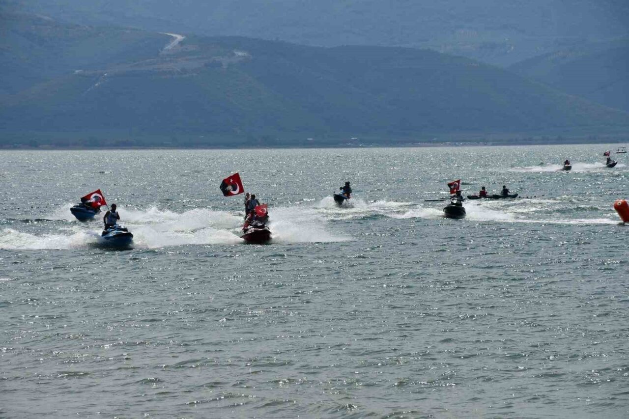 İznik Gölü’nde adrenalin zirve yaptı 13 Bülten Medya -