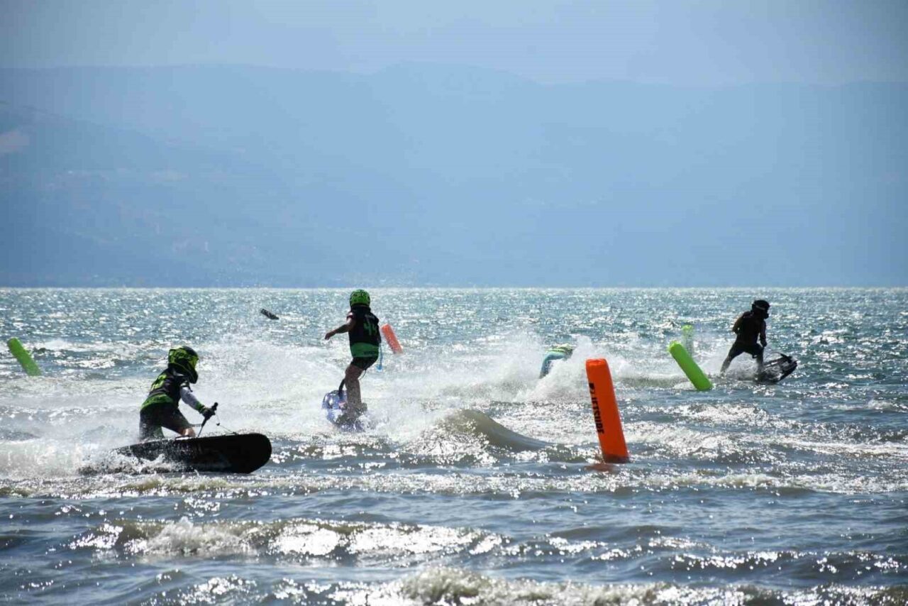 İznik Gölü’nde adrenalin zirve yaptı 16 Bülten Medya -