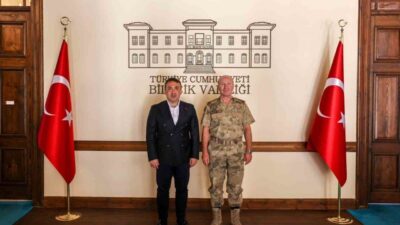 Jandarma Eğitim Komutanı Tümgeneral Nail İlbey, Bilecik Valisi Faik Oktay