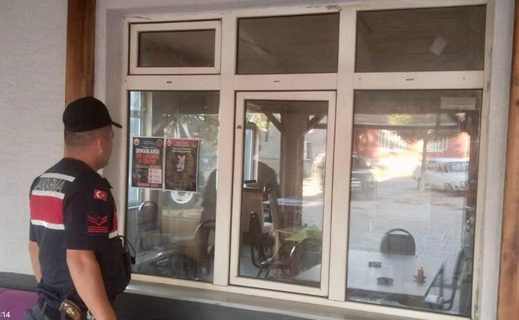 Jandarma sünnet düğününde vatandaşlarla bir araya geldi Bilecik’te jandarma sünnet düğününde vatandaşlarla bir araya geldi. Bilecik’in Bozüyük