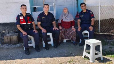 Bilecik’in Bozüyük ilçesinde jandarma ekipleri, şehit ailesini ziyaret etti. Bozüyük