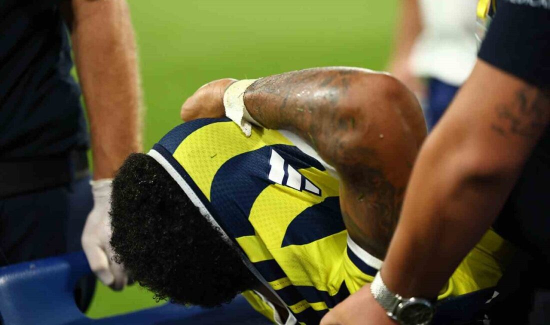 Jayden Oosterwolde oyuna devam edemedi Fenerbahçe’nin Hollandalı savunma oyuncusu Jayden Oosterwolde, Sturm Graz karşısında sakatlık