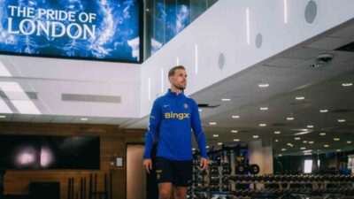 Premier Lig ekiplerinden Chelsea, son olarak Brentford forması giyen Jordan
