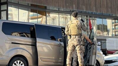 Kocaeli’nin Gebze ilçesinde hakkında yakalama kararı bulunan şüpheli, polise mukavemet