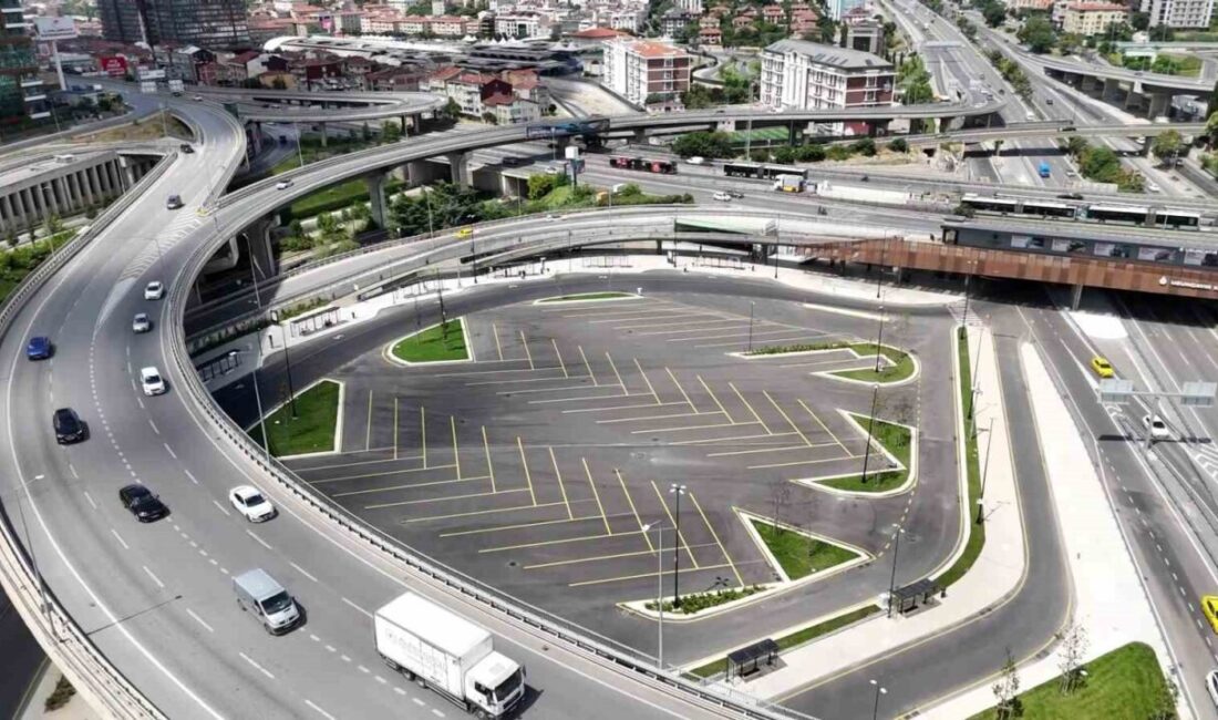 İstanbul Büyükşehir Belediyesi (İBB) tarafından gerçekleştirilen Kadıköy Meydanı Yayalaştırma Projesi