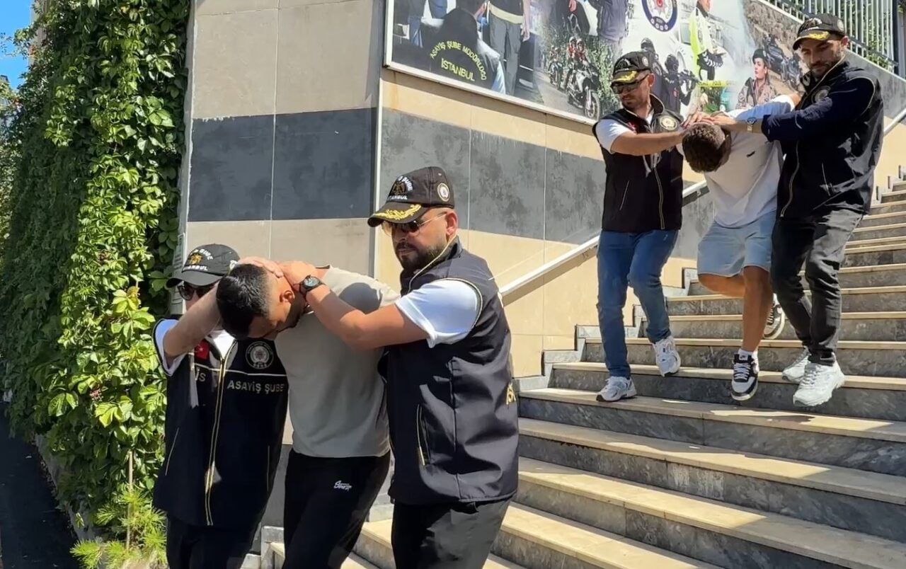 Kadın milli antrenör eski çalışanı tarafından öldürüldü: 1’i kadın 3 şüpheli adliyeye sevk edildi 4 Bülten Medya -