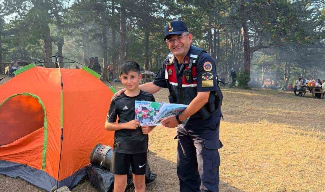 Kampçılara ateş yakma uyarısı Bilecik’in Pazaryeri ilçesinde jandarma ekipleri, kamp yapan vatandaşları orman yangınlarına