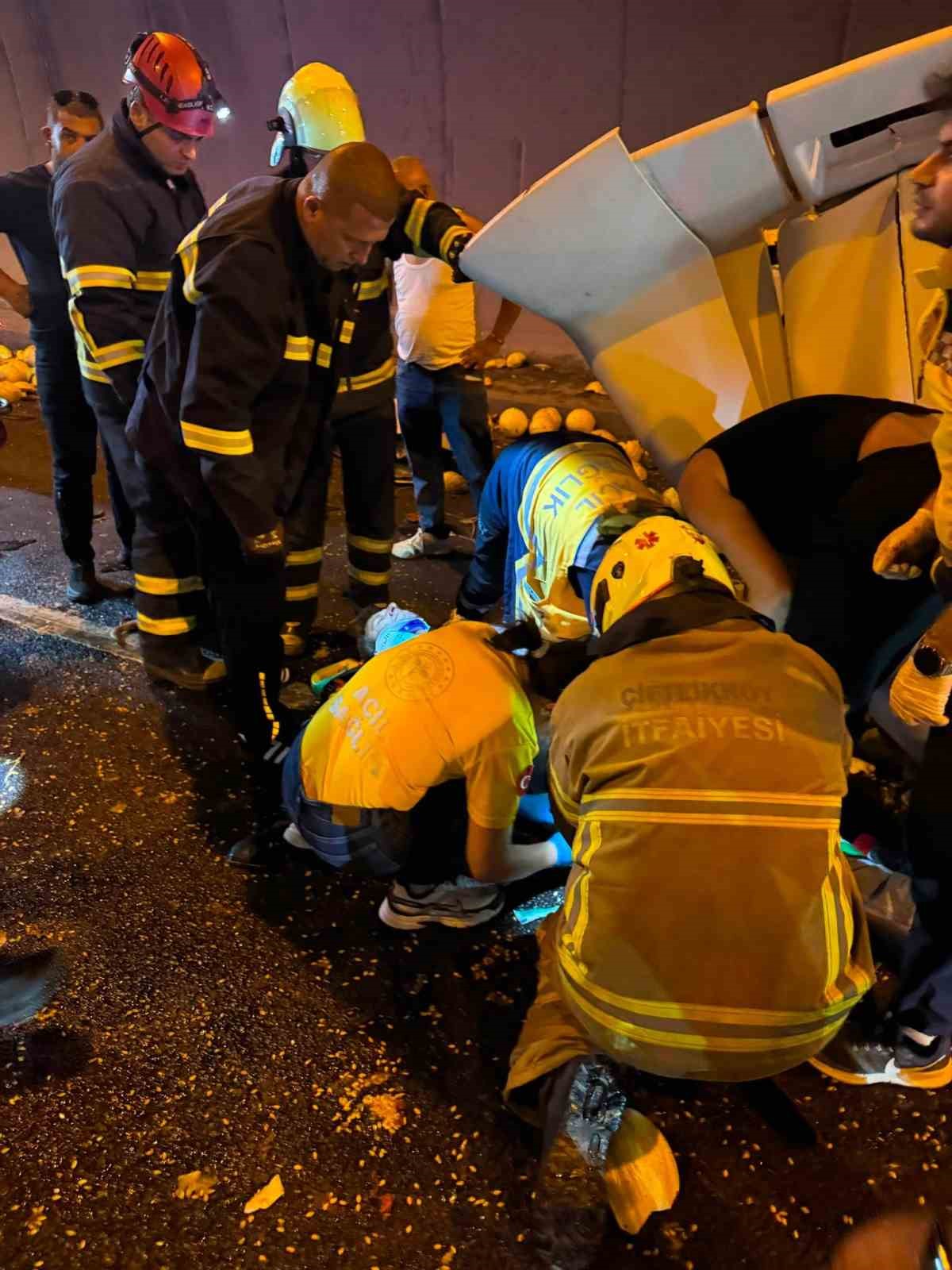 Bursa'da Gebze-İzmir-Orhangazi Otoyolu'ndaki Orhangazi Tüneli'nde kamyona arkadan çarpan tırın kupası