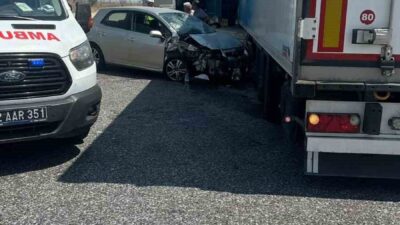 Edirne’de Kapıkule Sınır Kapısı güzergâhında otomobil ile tırın karıştığı trafik