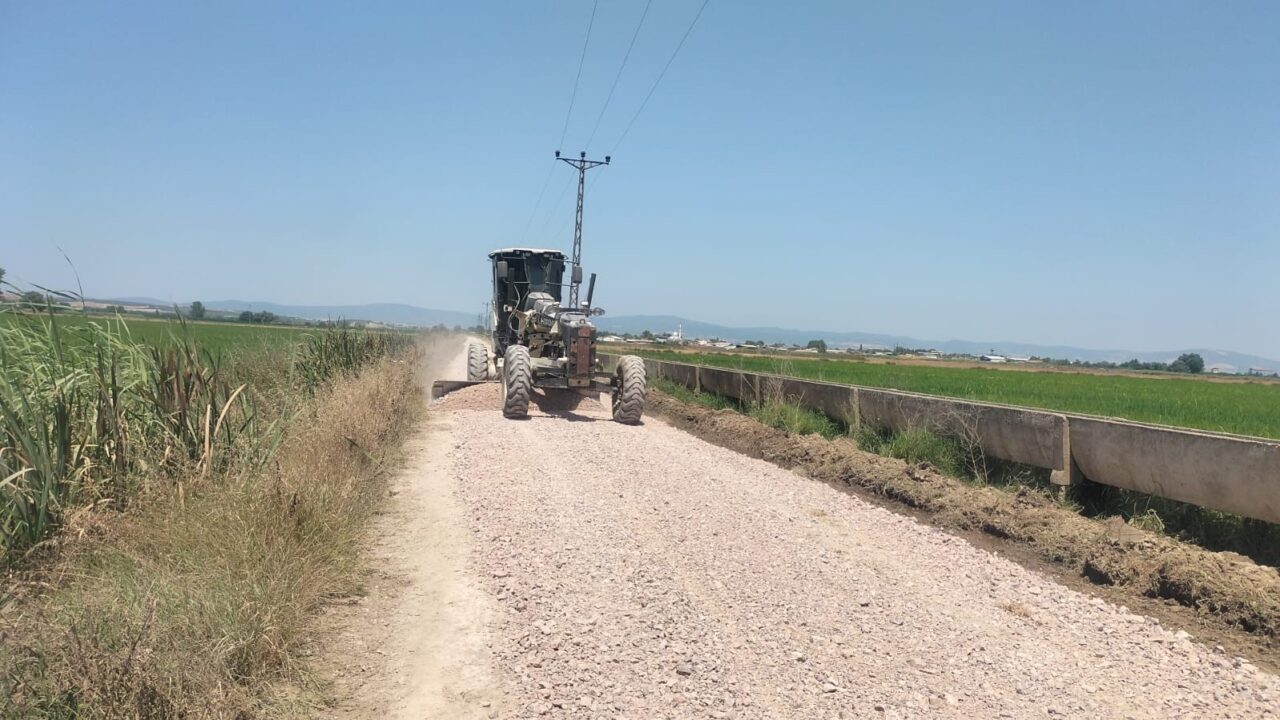 Karacabey Belediyesi kırsaldaki arazi yollarını düzenleniyor 19 Bülten Medya -