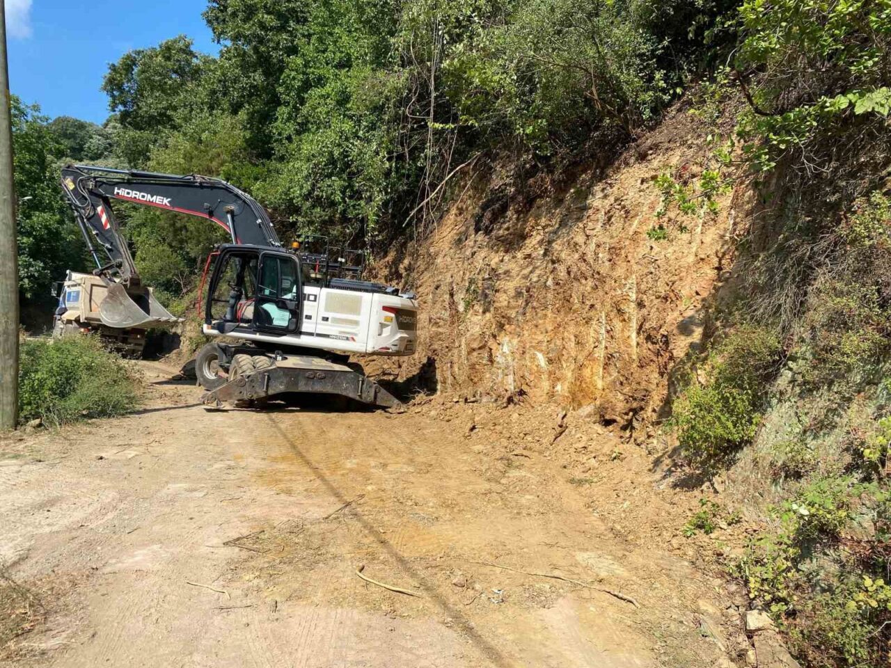 Karacabey Belediyesi kırsaldaki arazi yollarını düzenleniyor 18 Bülten Medya -
