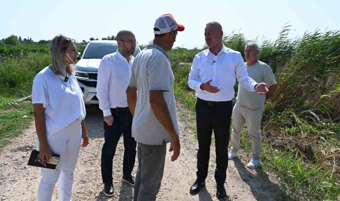 Karacabey Belediyesi kırsaldaki arazi yollarını düzenleniyor Karacabey Belediyesi, kırsal mahallelerde ulaşım altyapısını güçlendirmek ve tarımsal üretim