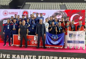 Bursa Büyükşehir Belediyespor Kulübü sporcuları, Kocaeli ve Manisa'da düzenlenen ulusal
