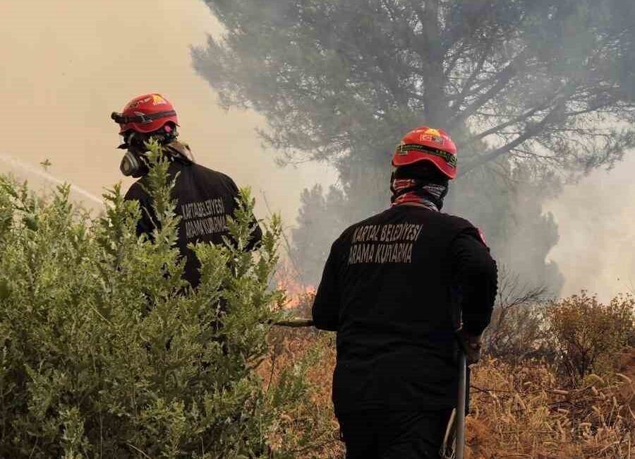 Kartal Belediyesi’nden Balıkesir’deki orman yangını müdahalelerine destek Kartal Belediyesi Afet İşleri Müdürlüğü’ne bağlı Kartal Arama Kurtarma ekibi,