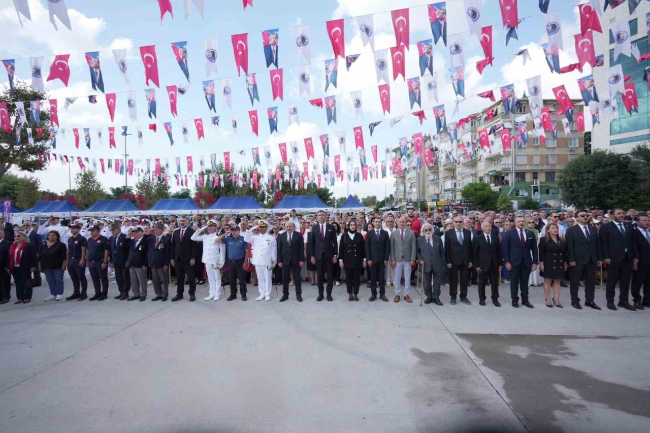 Kartal’da 30 Ağustos coşkusu çelenk töreniyle başladı 17 Bülten Medya -
