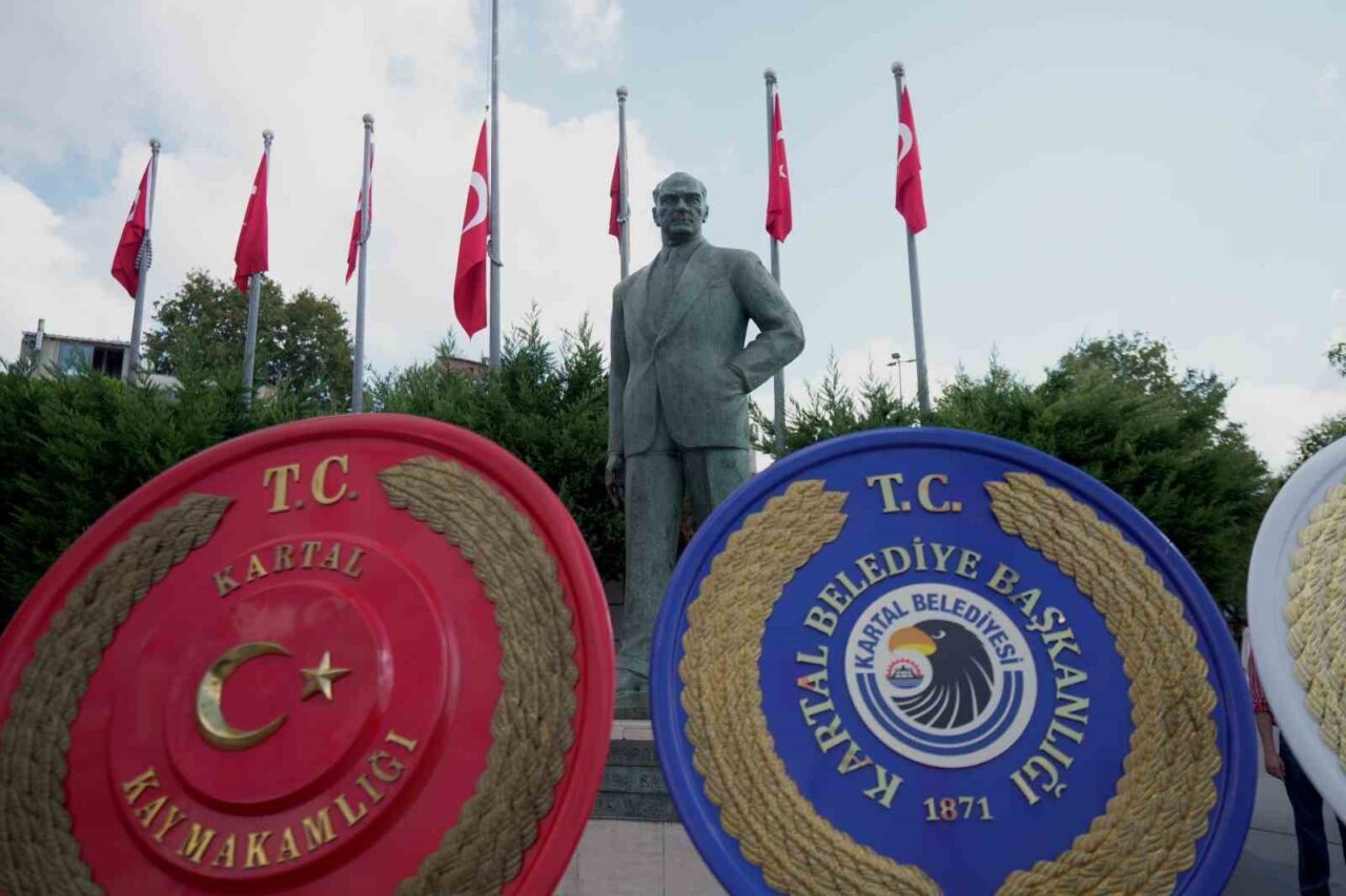 Kartal’da 30 Ağustos coşkusu çelenk töreniyle başladı 16 Bülten Medya -