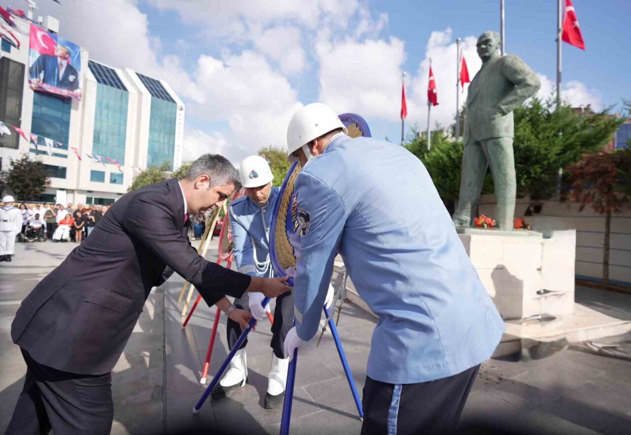 Kartal’da 30 Ağustos coşkusu çelenk töreniyle başladı 19 Bülten Medya -