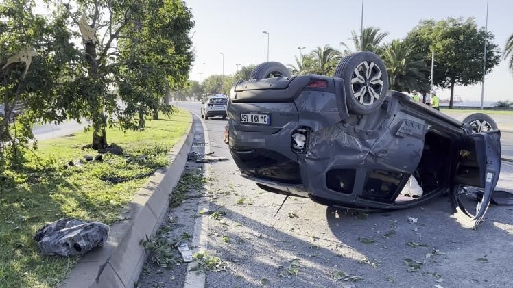 Kartal’da direksiyon hakimiyetini kaybeden otomobil takla attı: 1 yaralı Kartal’da seyir halinde olan otomobil, sürücüsünün direksiyon hakimiyetini kaybetmesi sonucu