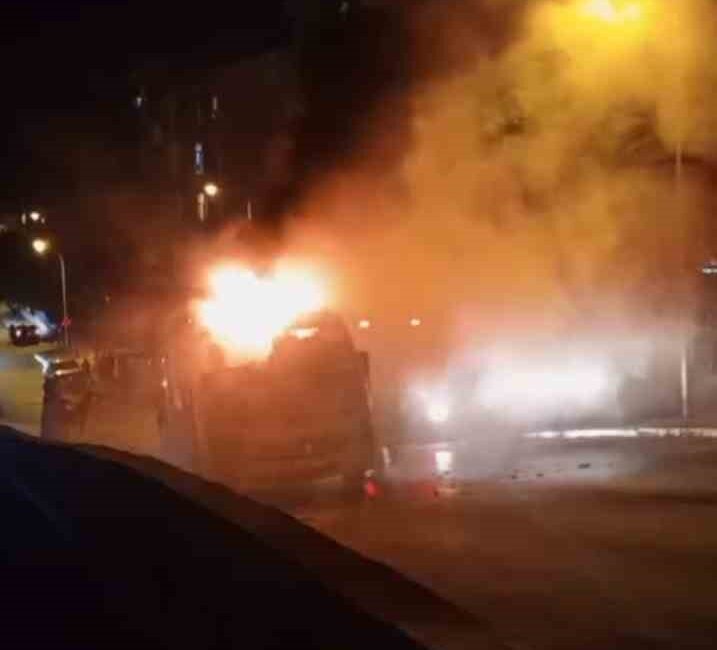 Kartal’da Karlıktepe Mahallesi Spor Caddesi üzerinde henüz bilinmeyen bir nedenle