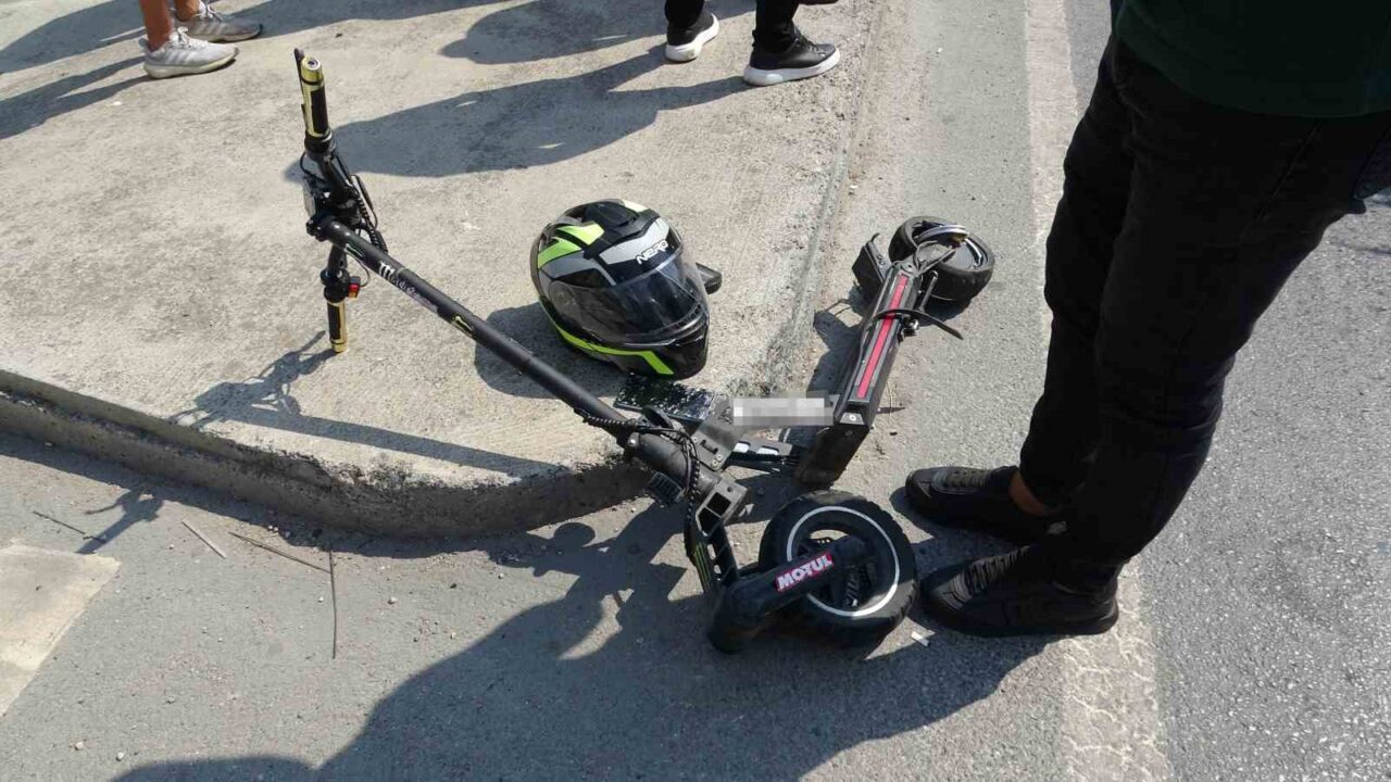 Scooter sürücüsüne minibüs çarptı! 1 Bülten Medya -