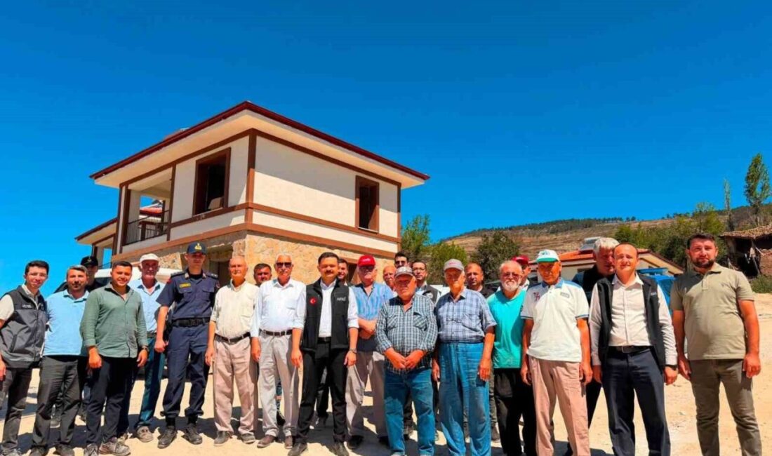 Kaymakam Titiz yangın bölgesinde yapımı süren konutları inceledi Bilecik’in Gölpazarı ilçesinde Gölpazarı Kaymakamı Onur Titiz, yangın bölgesinde yapımı