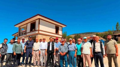 Bilecik’in Gölpazarı ilçesinde Gölpazarı Kaymakamı Onur Titiz, yangın bölgesinde yapımı