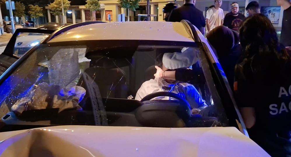 Direğe çarptı, araçta sıkıştı! 1 Bülten Medya -