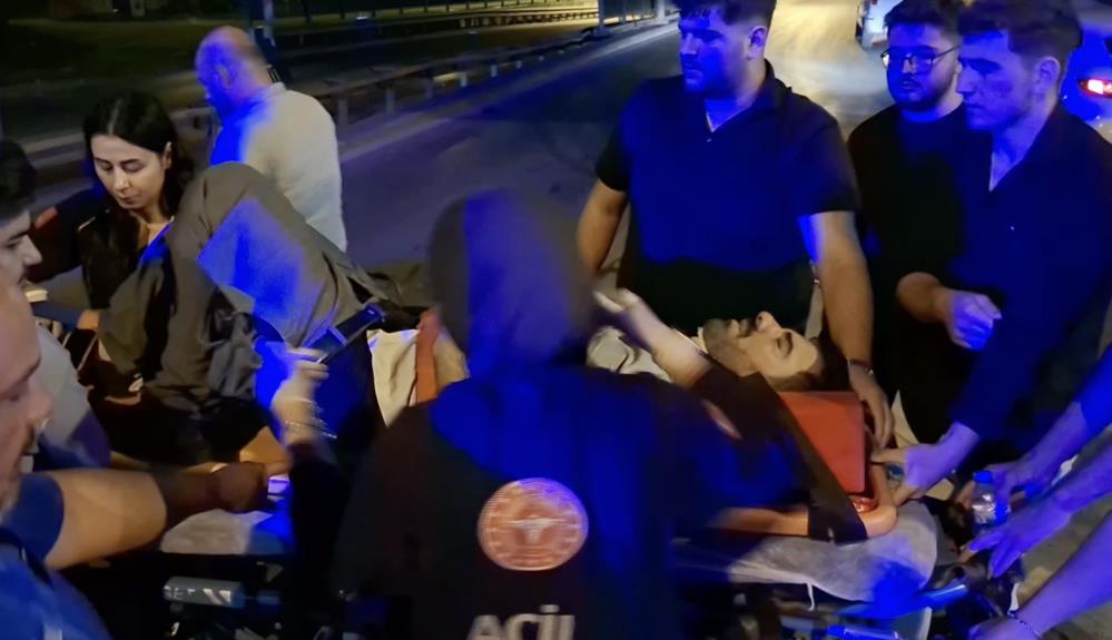 Direğe çarptı, araçta sıkıştı! 2 Bülten Medya -