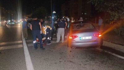 Bursa-Yalova karayolunda çarpışan otomobillerden kaçan sürücü orta refüje çıkarak yaralandı.