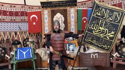 Kırklareli’nin Lüleburgaz ilçesine bağlı Evrensekiz Beldesinde yaşayan fotoğraf sanatçısı Burak