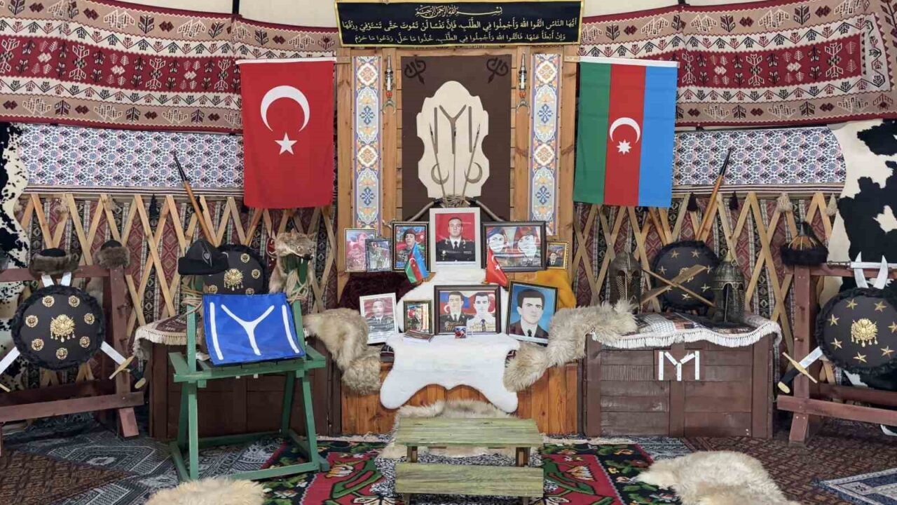 Kendi kurduğu otağında Malazgirt Zaferi’nin 955. yıl dönümünü kutladı 18 Bülten Medya -