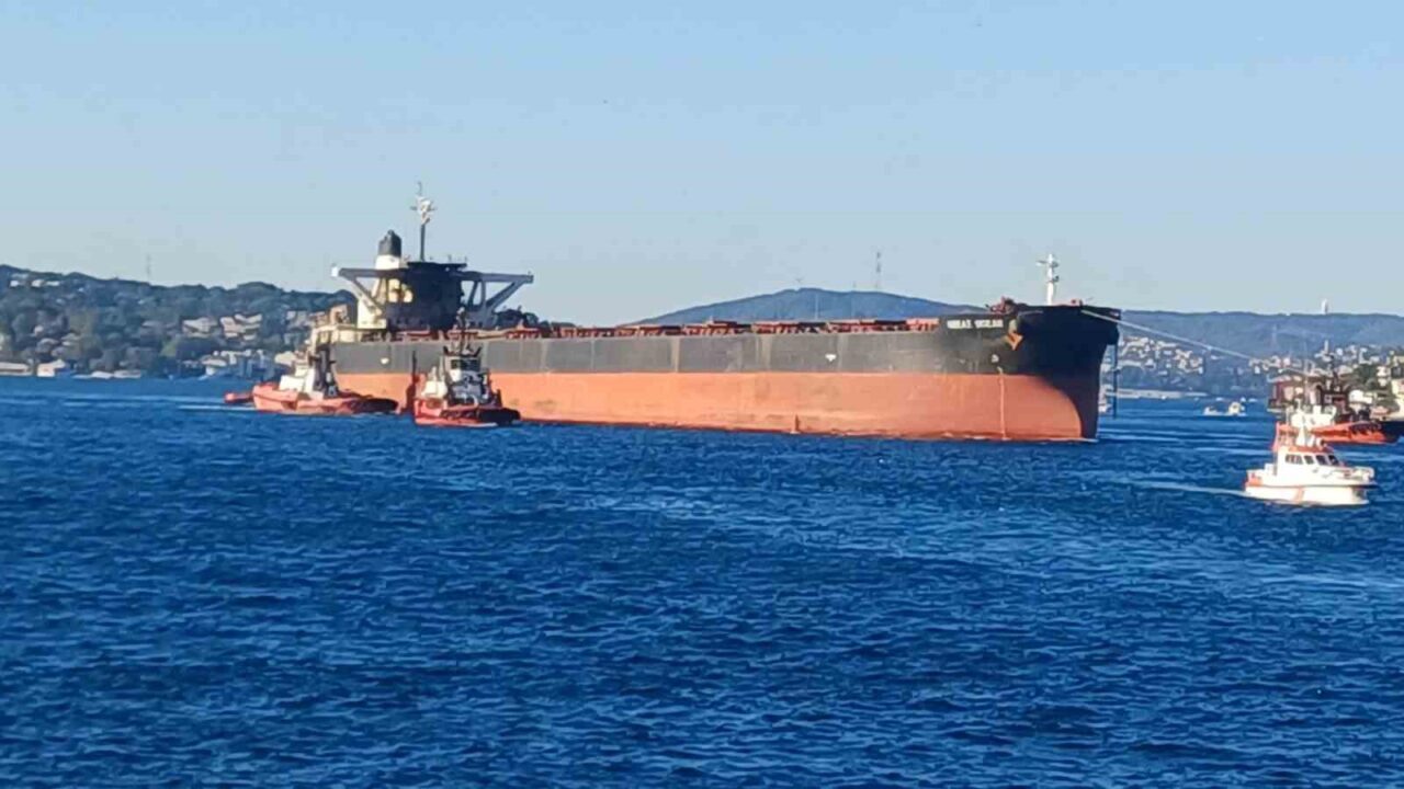 Kerç Boğazı’nda İHA saldırısına uğrayan gemi İstanbul Boğazı’ndan geçti 13 Bülten Medya -
