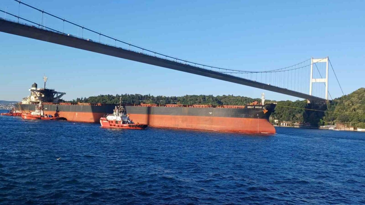 Kerç Boğazı’nda İHA saldırısına uğrayan gemi İstanbul Boğazı’ndan geçti 14 Bülten Medya -