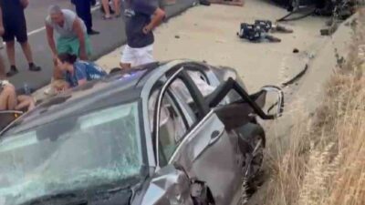 Edirne’nin Keşan ilçesinde iki otomobilin çarpışması sonucu meydana gelen kazada