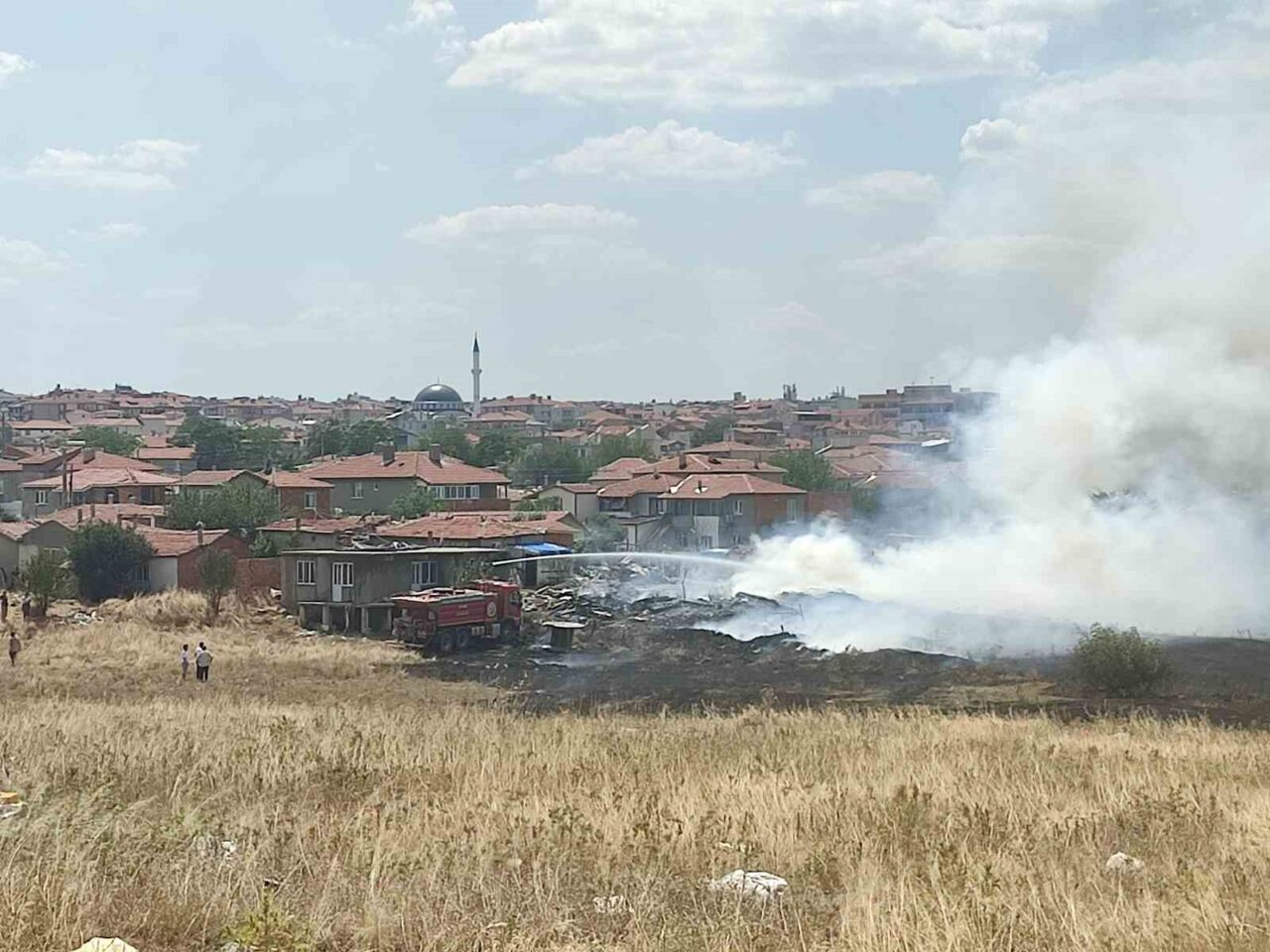 Keşan’da otluk alandaki yangında ev kül oldu 12 Bülten Medya -