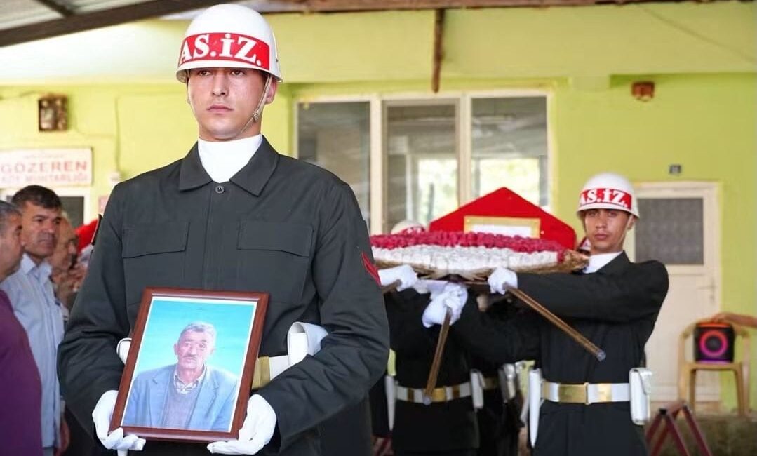 Kıbrıs Gazisi Hüseyin Temel son yolculuğuna uğurlandı Balıkesir’de hayatını kaybeden Kıbrıs Gazisi Hüseyin Temel, memleketi Sındırgı ilçesine