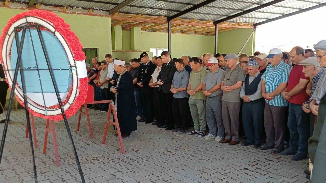 Kıbrıs Gazisi Hüseyin Temel son yolculuğuna uğurlandı 14 Bülten Medya -