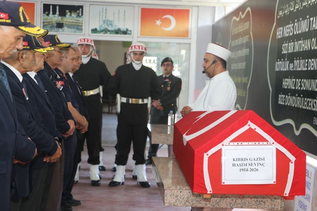 Kıbrıs Gazisi, resmi törenle son yolculuğuna uğurlandı 20 Bülten Medya -